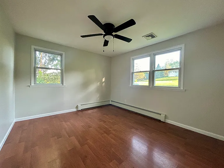 Cortlandt Dr — Photo 9