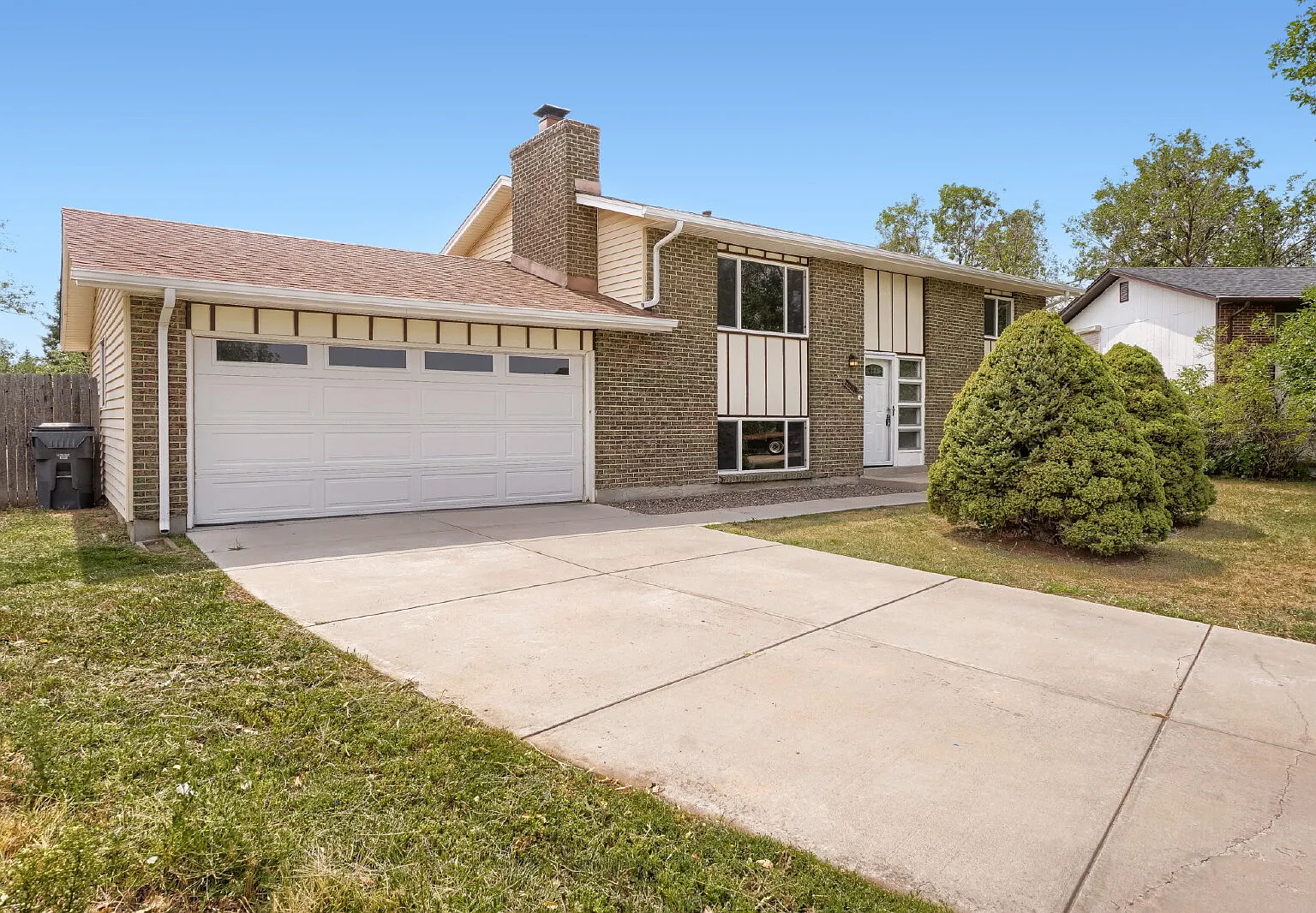 4 bed, 2.0 bath, 1757 sqft, $2,850 — Photo 2