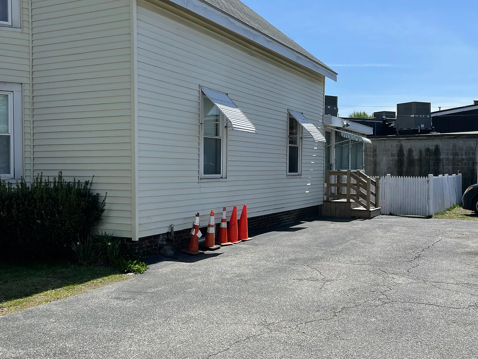 3 bed, 1121 sqft, $3,150 — Photo 3