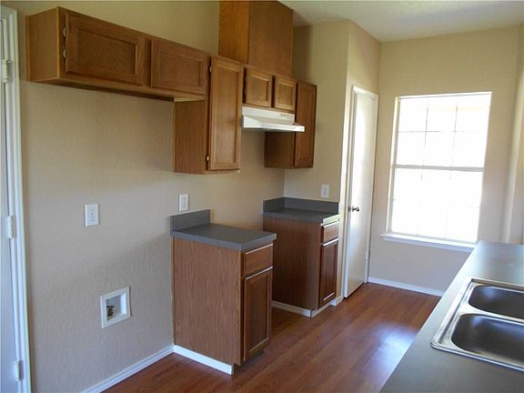 4th image of 1804 Sprucewood Ave