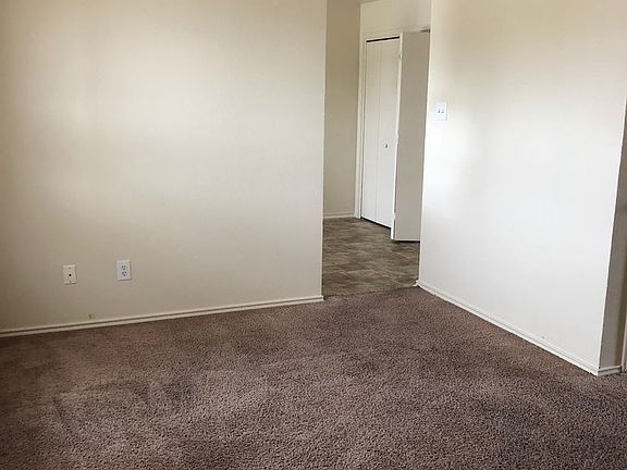 3rd image of 1702 Windward Dr APT C