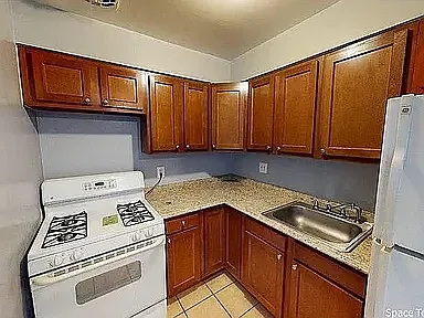 5048 C St SE #10 — Photo 2