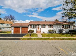 27 Delancey St, Edison, NJ 08820