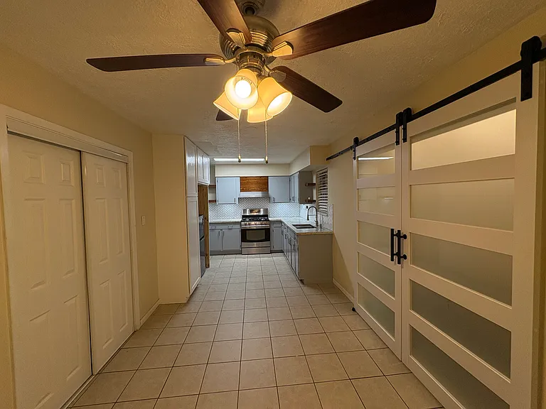 8639 Sonneville Dr — Photo 12