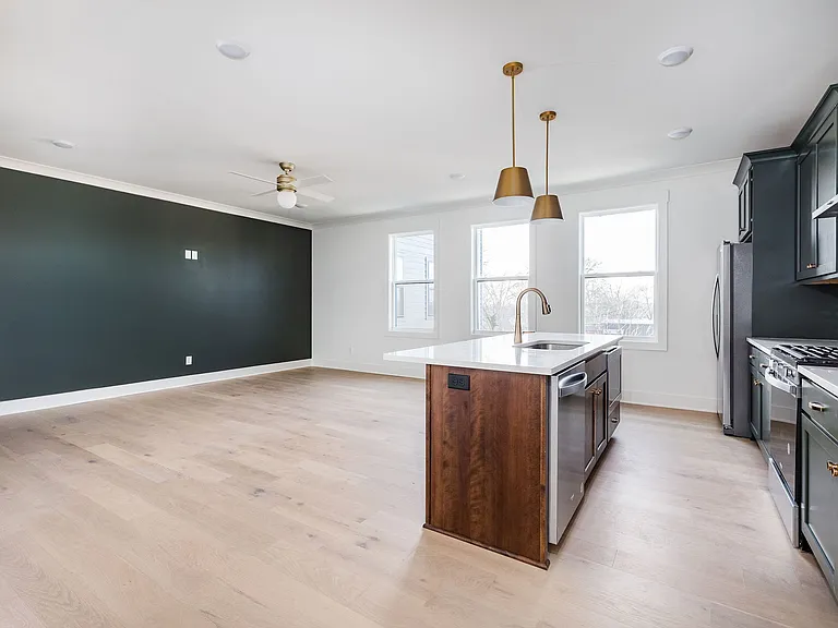 326 E Trinity Ln #B — Photo 14