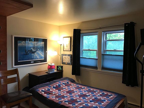 Large 2nd bedroom with rare climbing wall