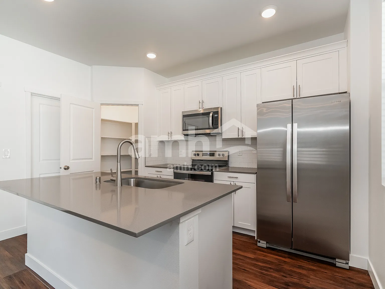 3 bed, 2.5 bath, 1691 sqft, $3,010 — Photo 4