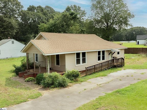 3rd image of 123 Pine Ridge Rd