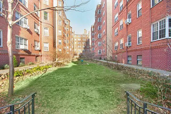 Sold by Qwest Residential Downtown LLC | media 11