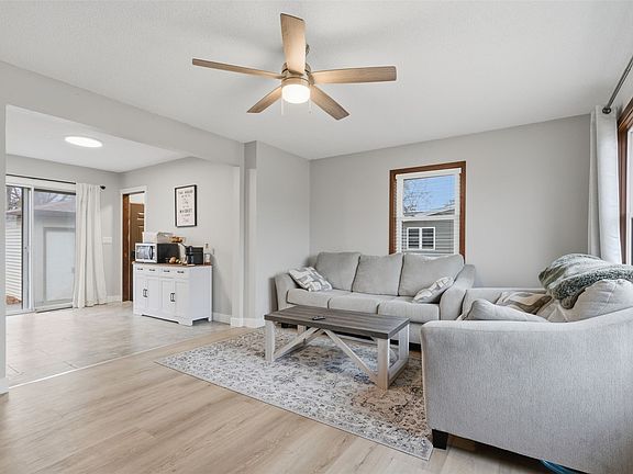 3rd image of 1063 Eisenhower Rd