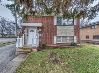 19 Wellington Ave, Mundelein, IL 60060