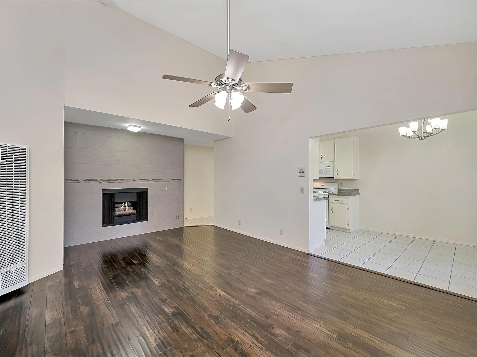 7013 Haskell Ave — Photo 1