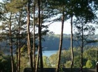 94 Lakeview Ln, Hickory, NC 28601