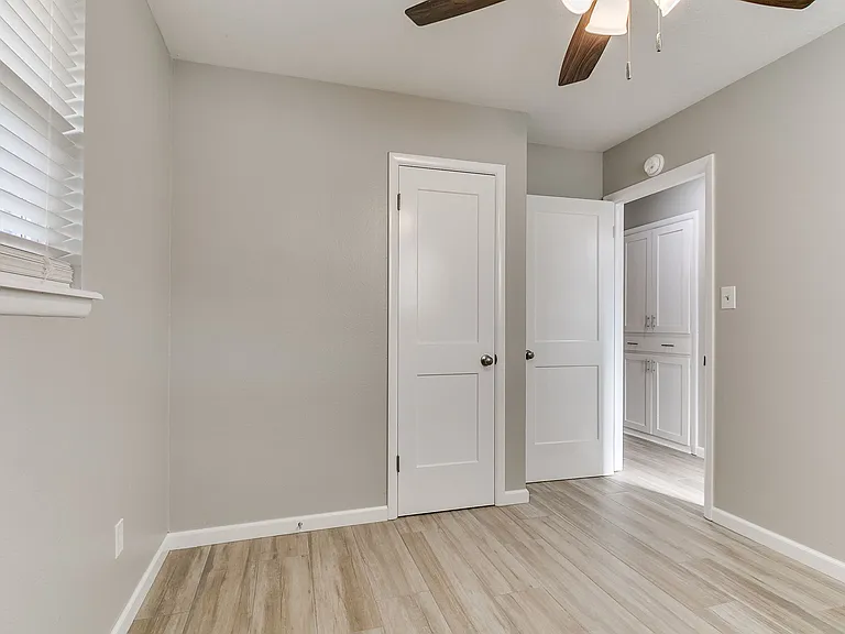 202 Thompson Dr — Photo 14