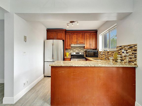 5th image of 5264 Bosque Ln APT 22