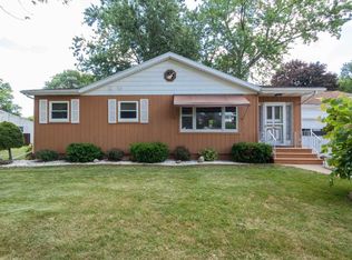 1525 Devonshire Rd, Jackson, MI 49203