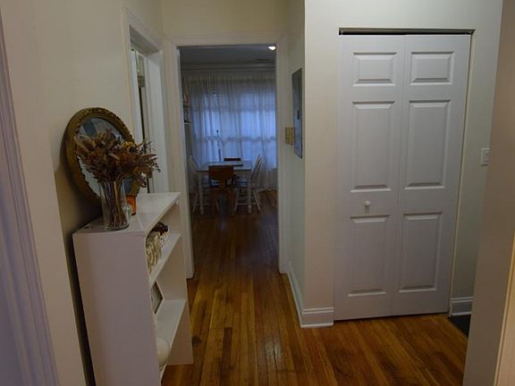 5th image of 1047 W Montrose Ave #3