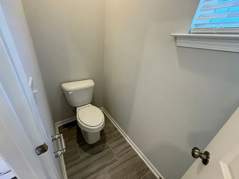 2422 Greshford Ln — Photo 21