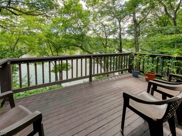 25 W Shore Trl, Hardyston Twp., NJ 07460