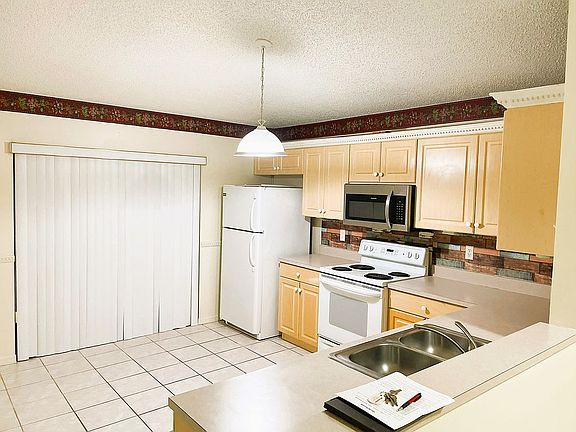 3rd image of 629 NW 208th Way #629