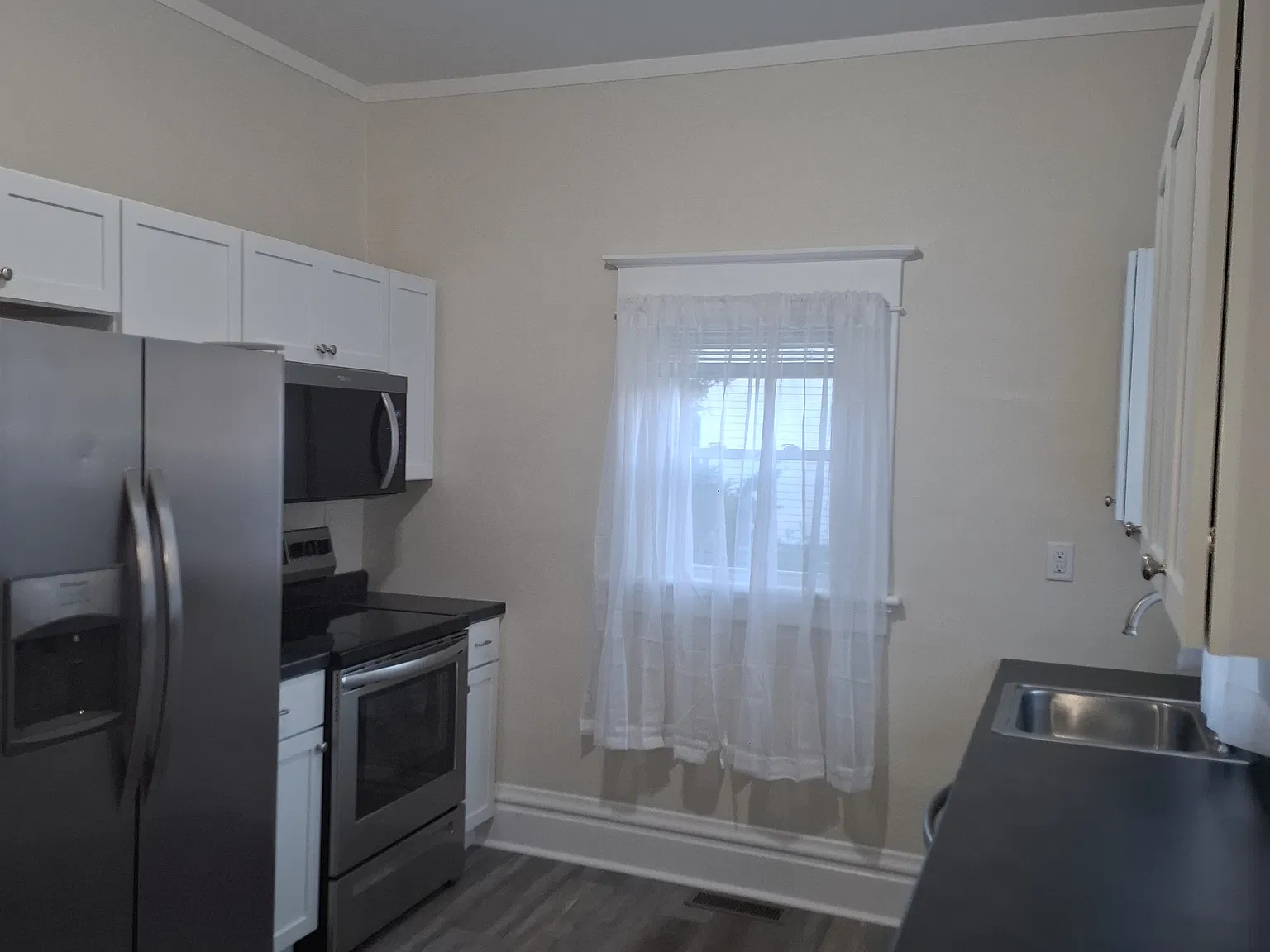 3 bed, 1.5 bath, 2065 sqft, $1,800 — Photo 4