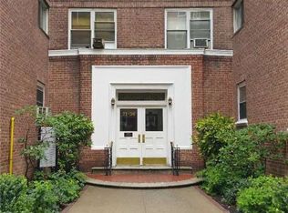 7136 110th St APT 1M, Forest Hills, NY 11375