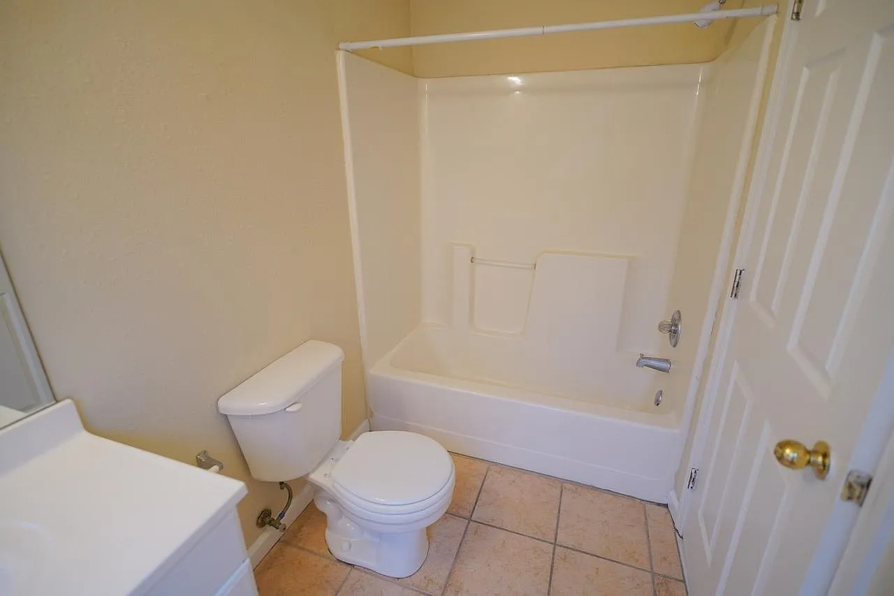 4 bed, 1500 sqft, $1,800 — Photo 2