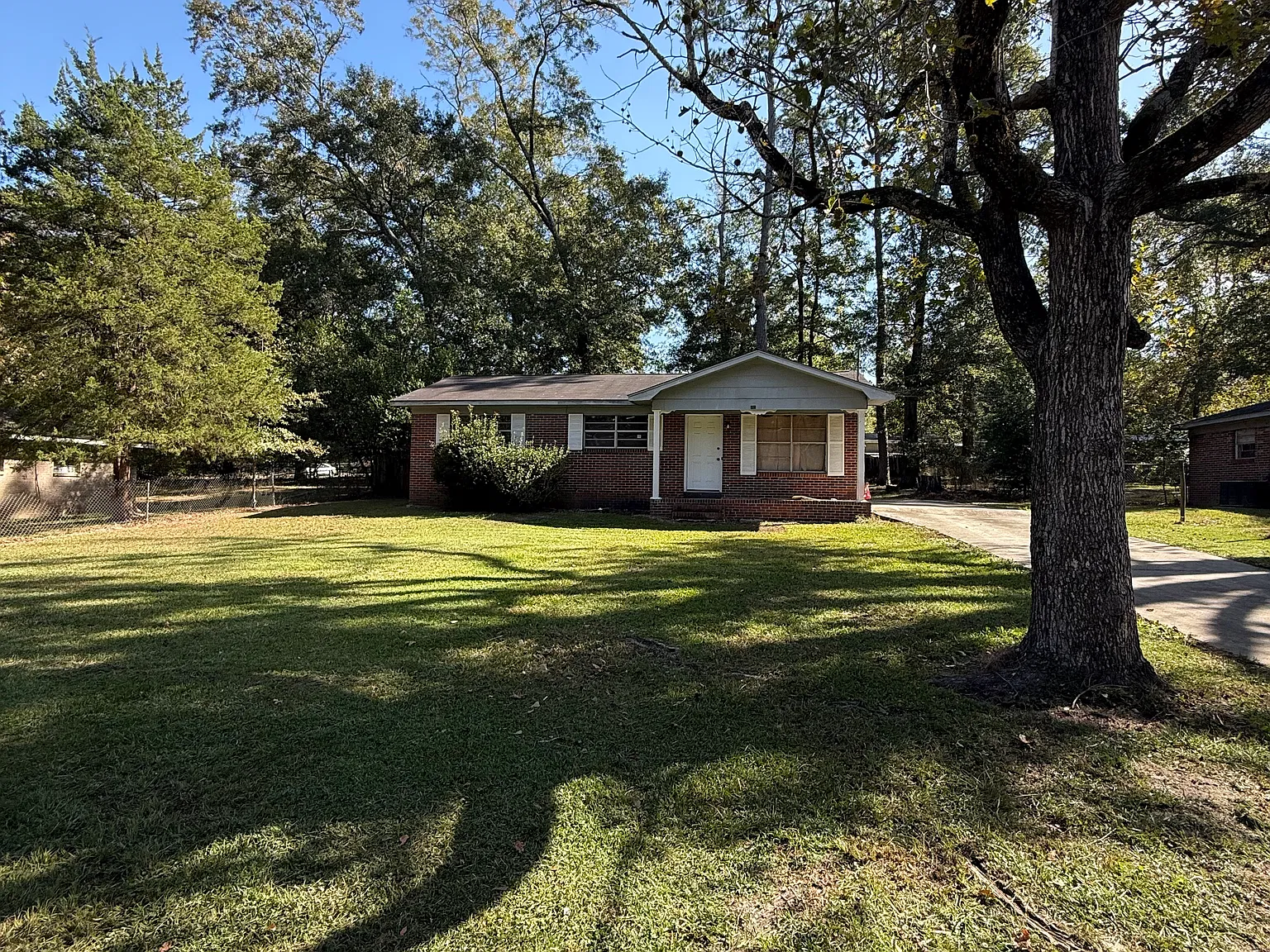 3 bed, 1000 sqft, $1,000 — Photo 1