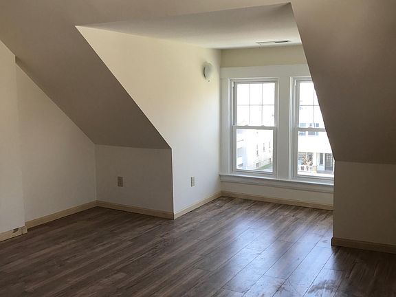 Nice alcove can be used as a study corner or an home office.