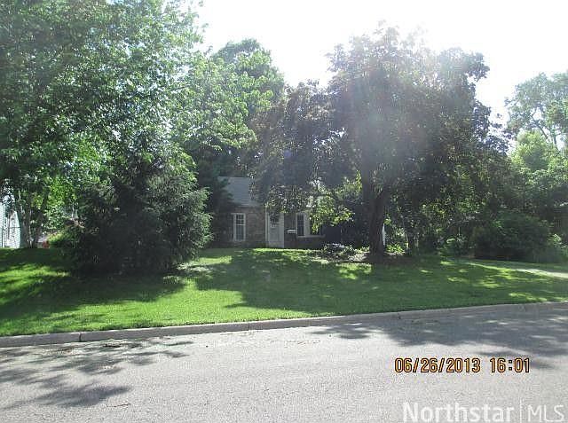 1st image of 1035 Summit Ave
