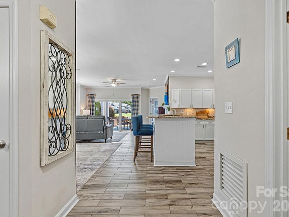 4th image of 18609 Harborside Dr