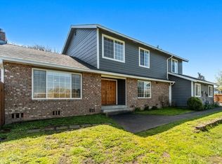 1274 Ross Hill Rd, Fortuna, CA 95540