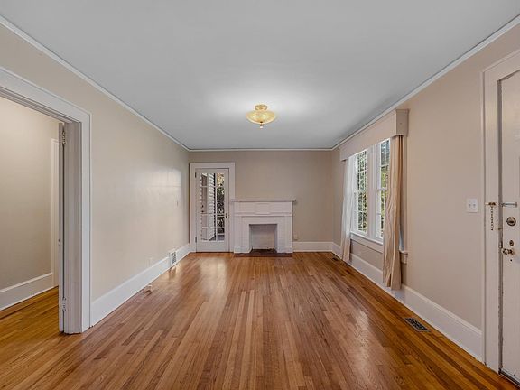 3rd image of 303 N Franklin Rd