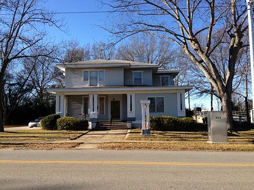 2nd image of 302 S Limestone St APT B