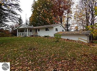 3495 W Maple Grove Rd, Farwell, MI 48622