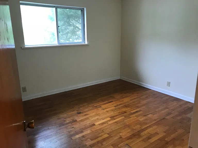 258 James St — Photo 11