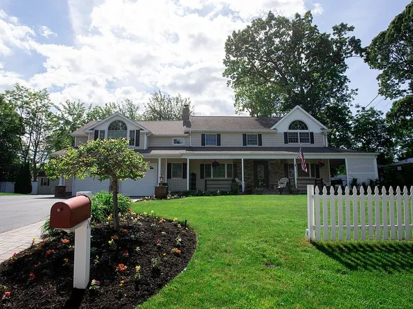 24 Alder Dr, Kings Park, NY 11754
