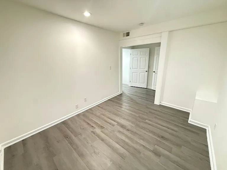 20 E Read St — Photo 16
