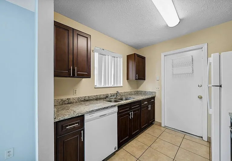 7750 Betty Louise Dr — Photo 19