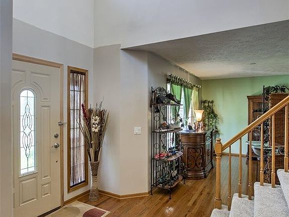 3rd image of 6825 Hill Crest Ln