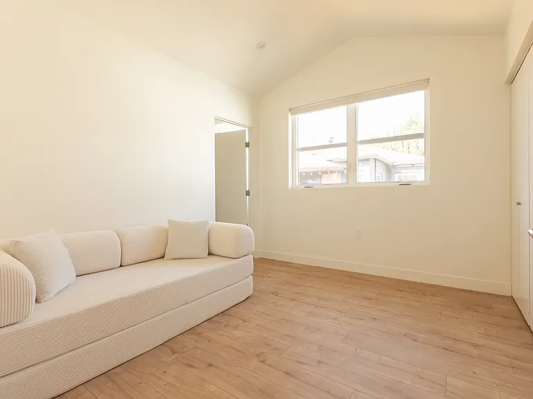333 Stowe Ter #1/2 — Photo 10