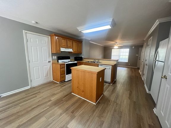 3rd image of 11011 Woody Dr