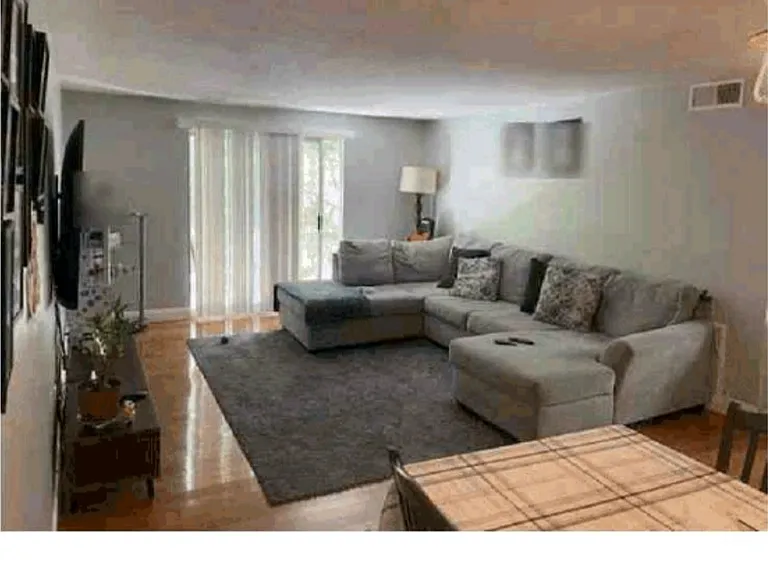 17 Shadowbrook Ln #32 — Photo 12