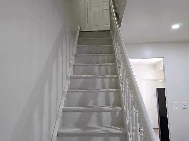 47 N Hobart St — Photo 4