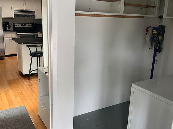 3rd image of 319 Oak Center Pl