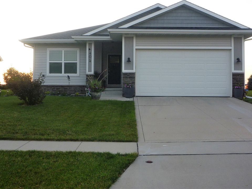 1st image of 404 S 82nd St