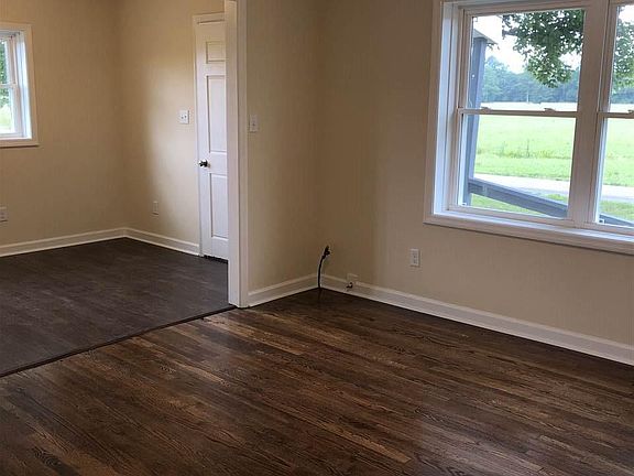3rd image of 113 Rich Ln