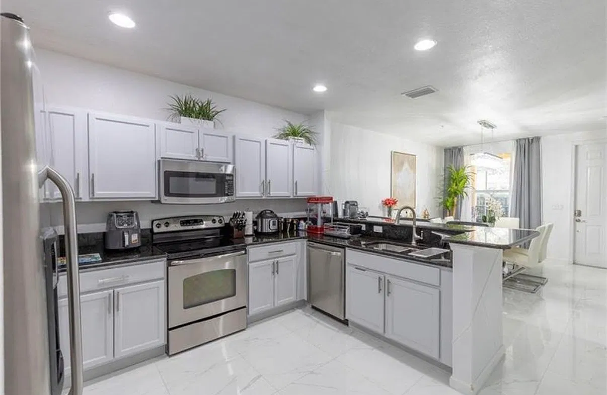 3 bed, 2.5 bath, 1841 sqft, $3,350 — Photo 3