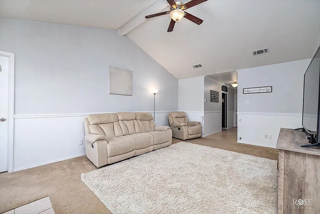 3 bed, 2.5 bath, 1593 sqft, $2,100 — Photo 4