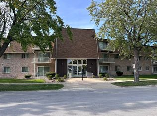 3240 N Manor Dr APT 130, Lansing, IL 60438